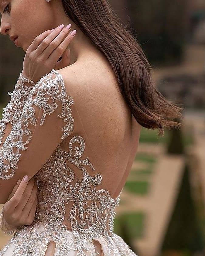 Brudekjole med glimmer og gloss a line med ærmer