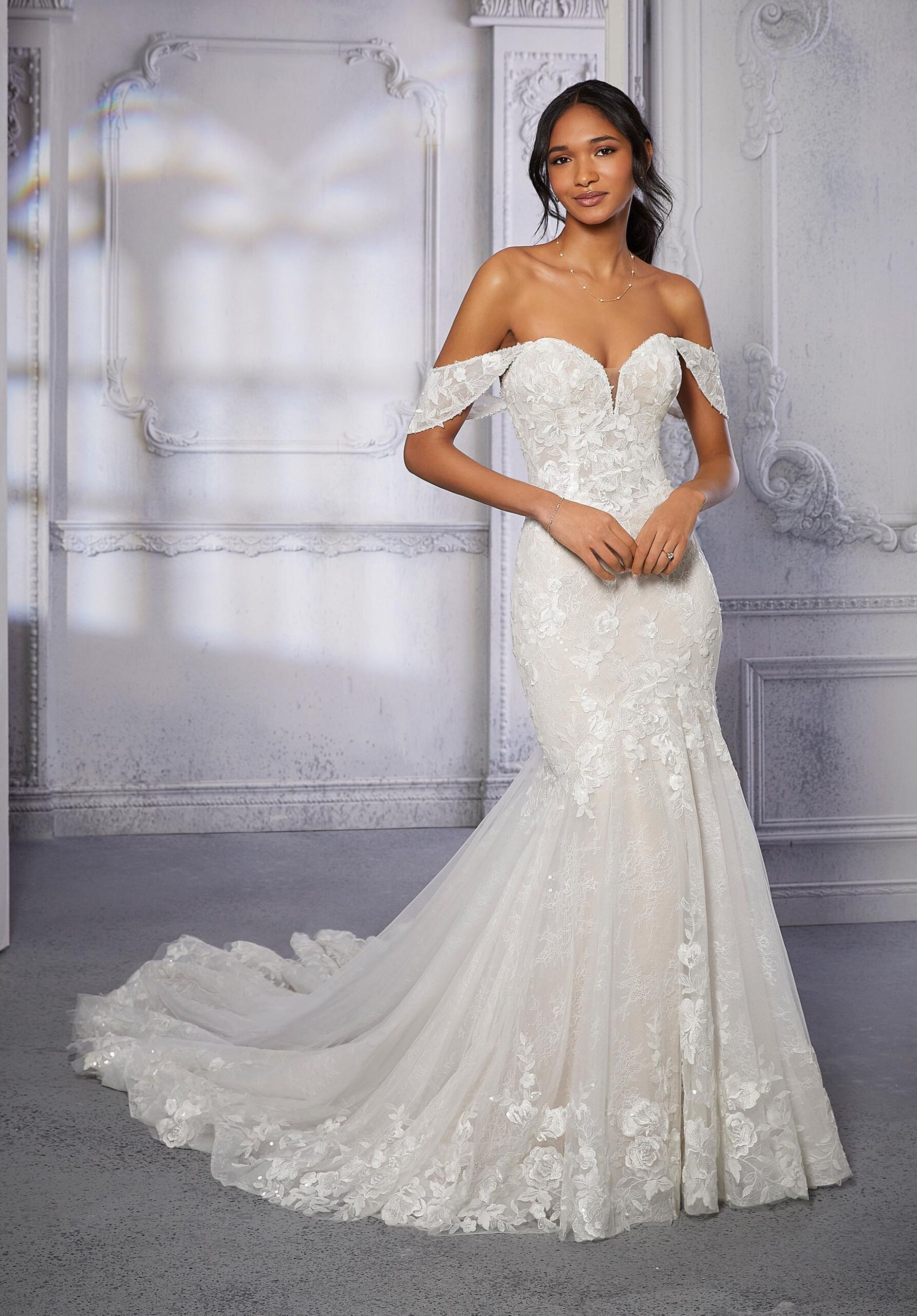 Brudekjole Faliminga med ærmer og corset