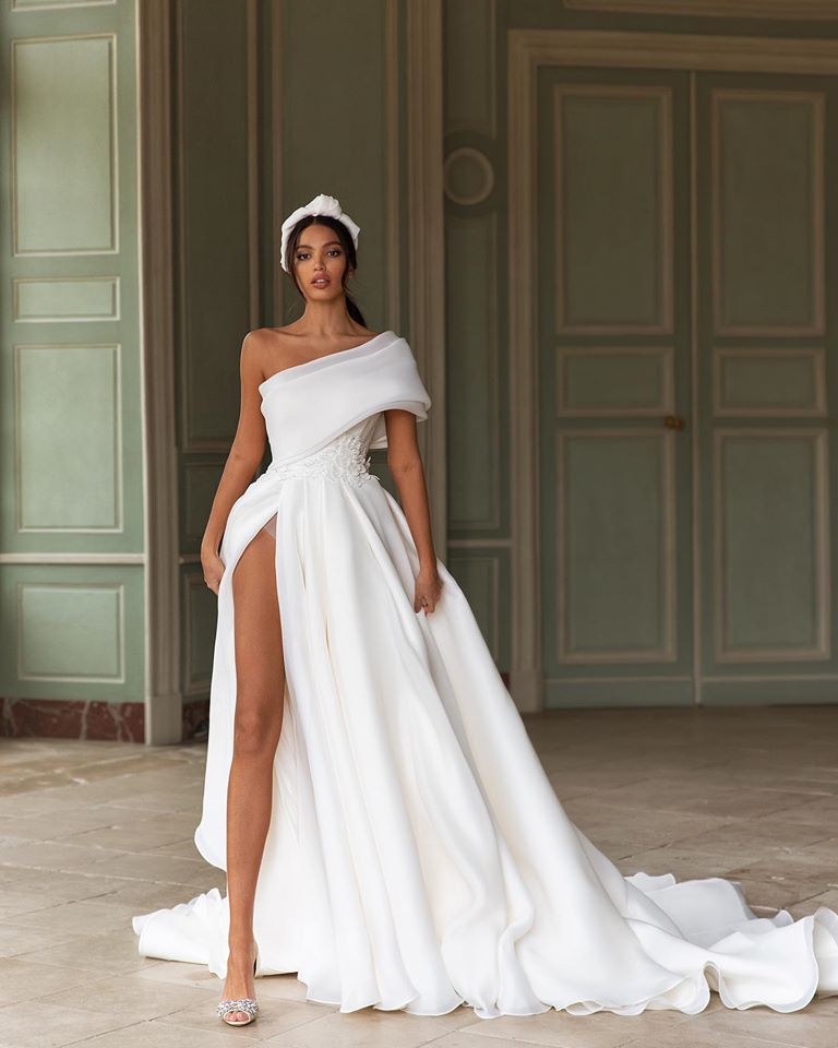 Pollardi en skulder brudekjole model med slids, stor brudekjole