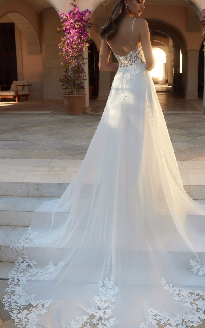 Beryl brudekjoler med slæb 