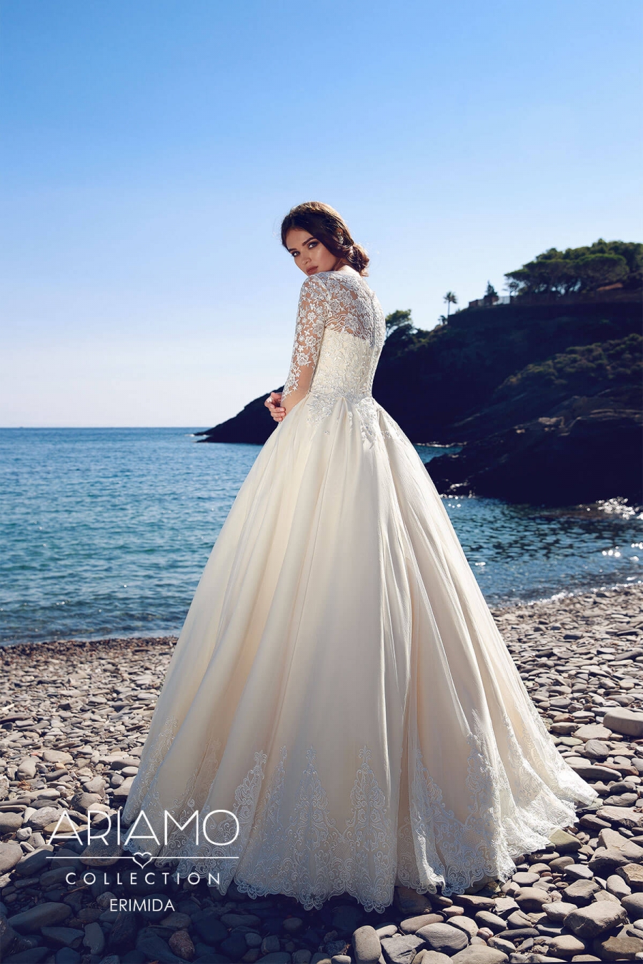 Brudekjolen med lange ærmer