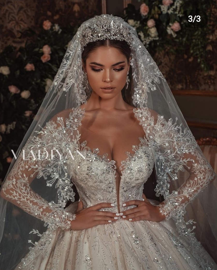 Stor glitter brudekjole BrudekjoleOutlet med ærmer kan ikke lejes !