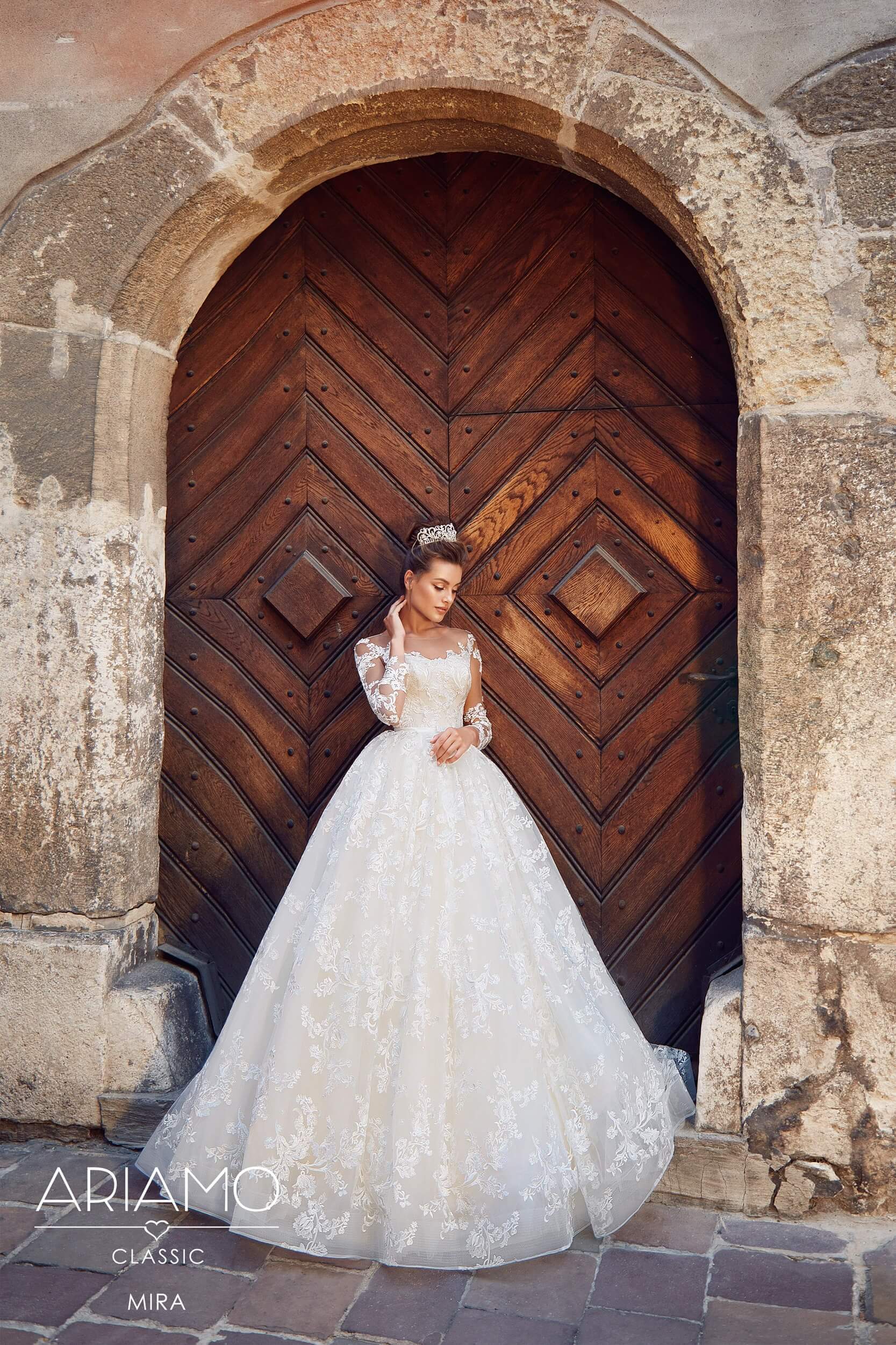 Mira blonde brudekjole i a snit