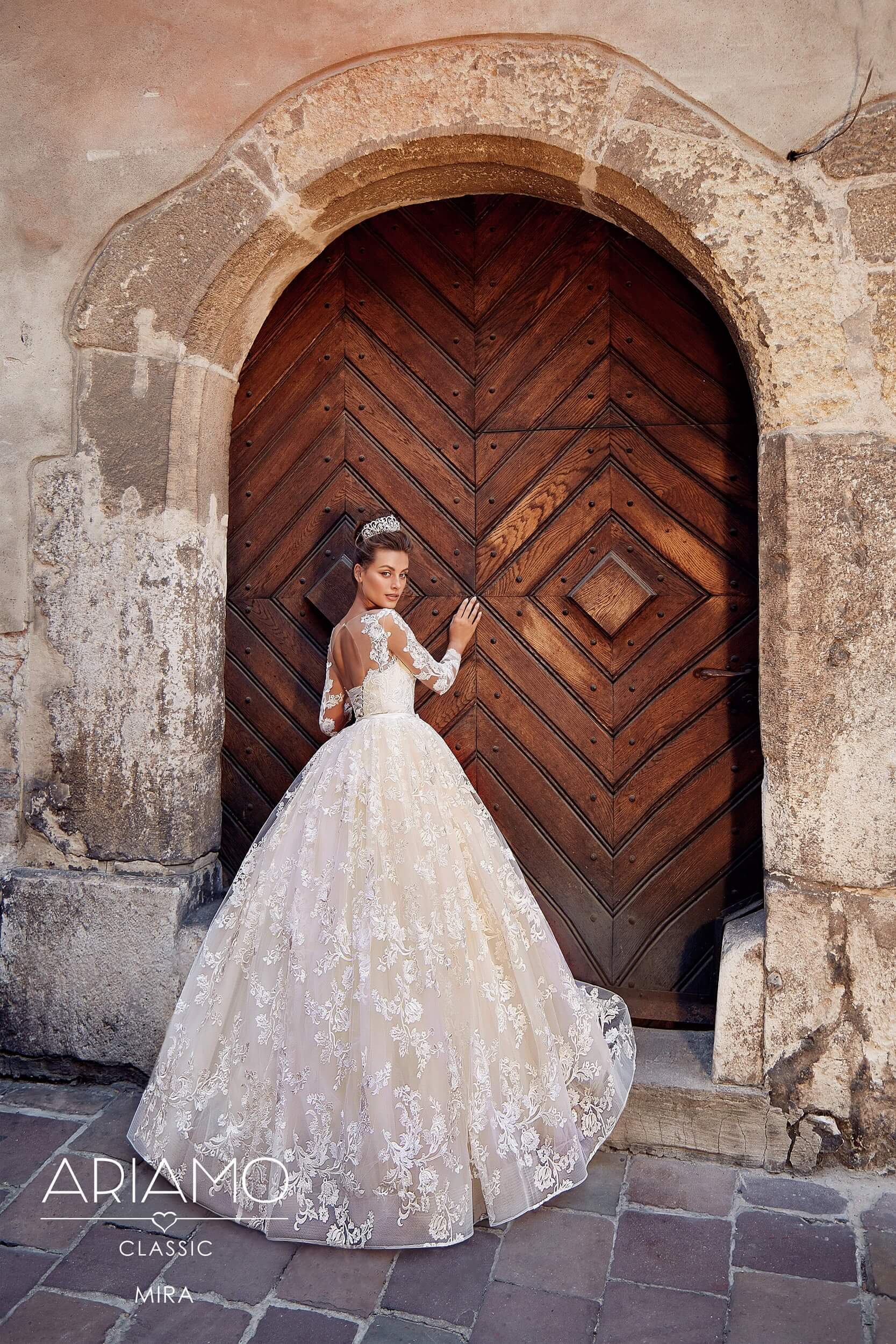 Mira blonde brudekjole i a snit