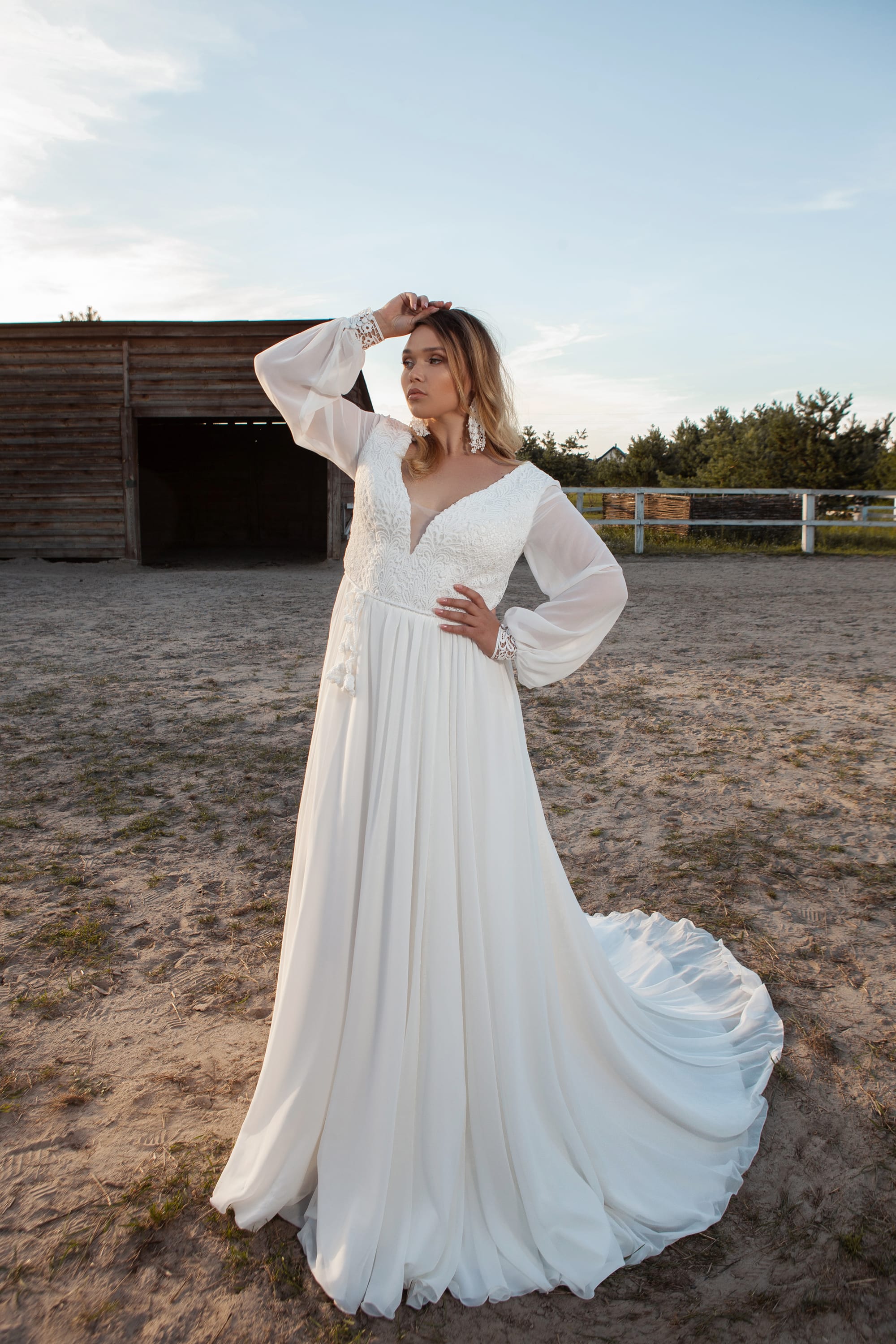 Brudekjole med let ærme i boho stil Ruslana