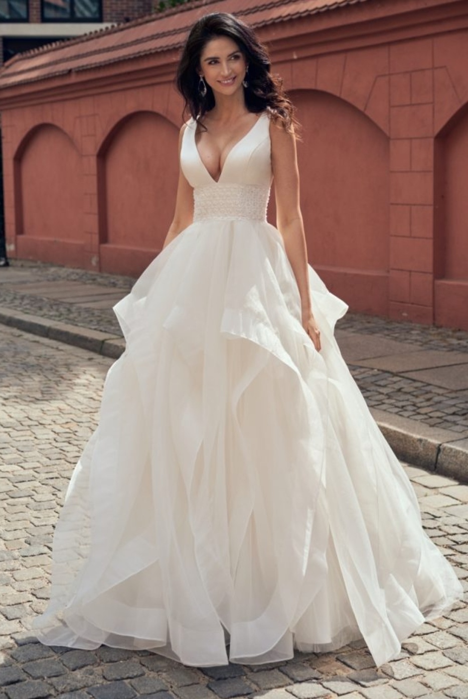 Annais Bridal 2025 a line svane brudekjole 