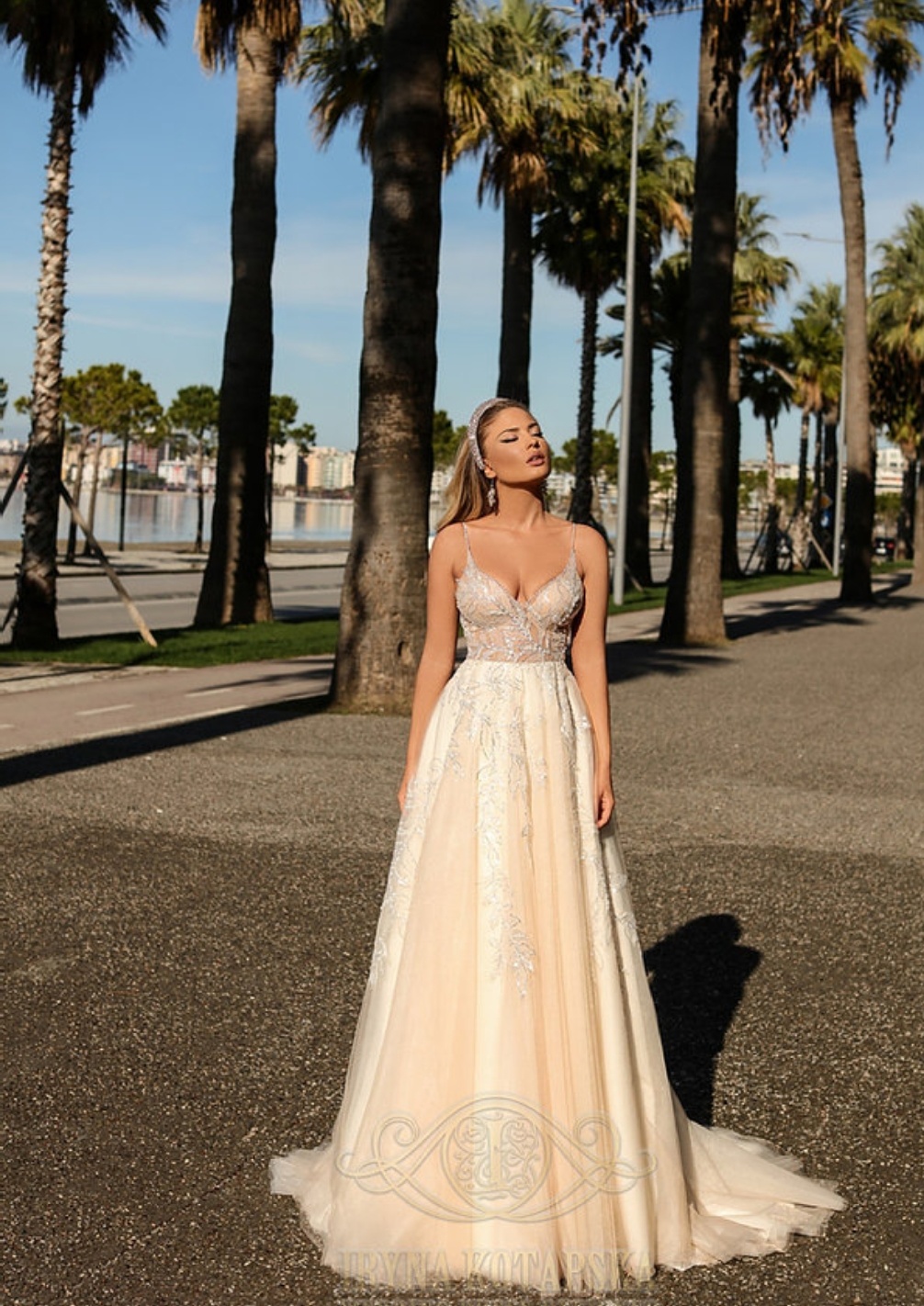 Brudekjole med stropper