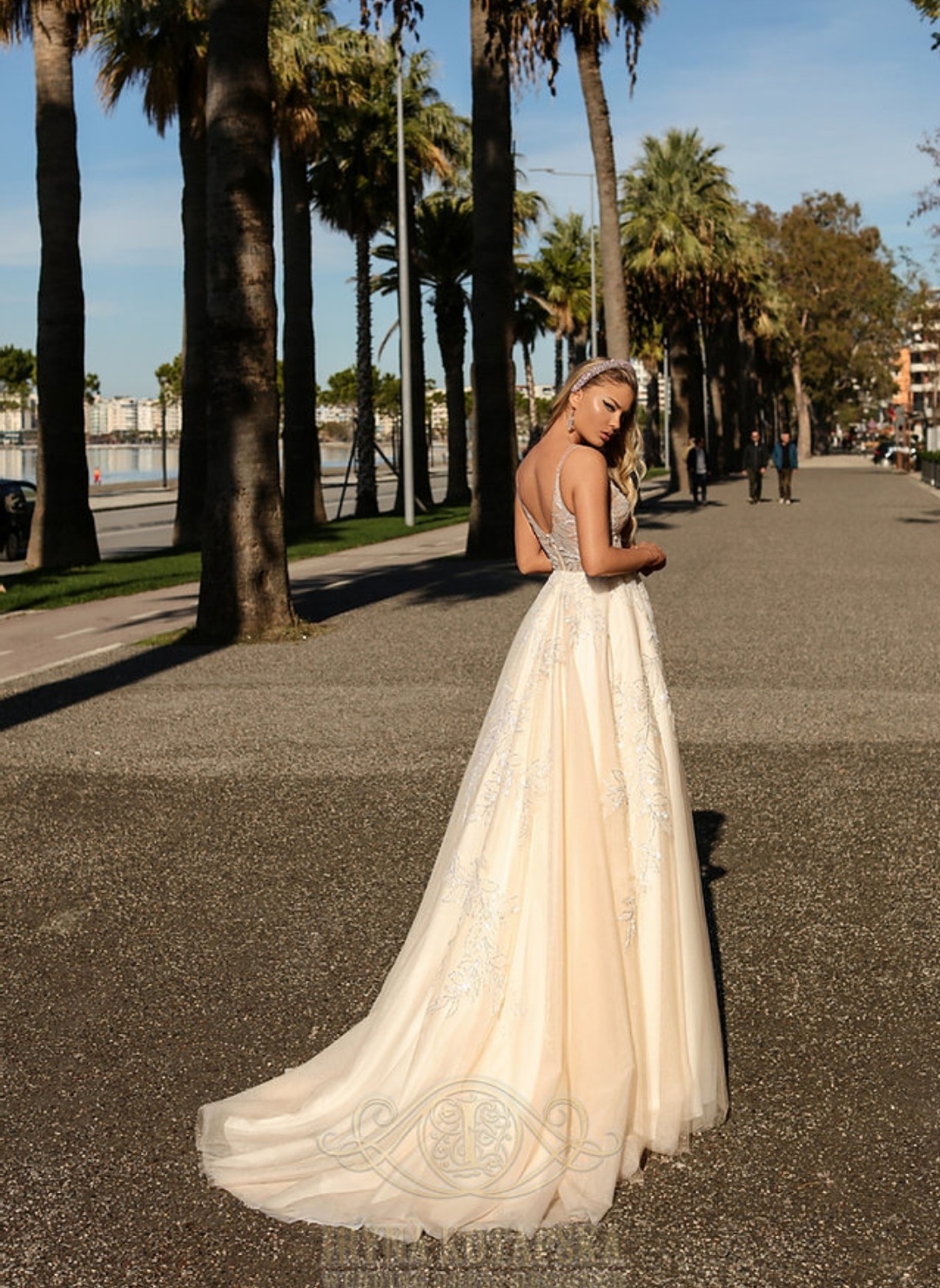 Brudekjole med stropper