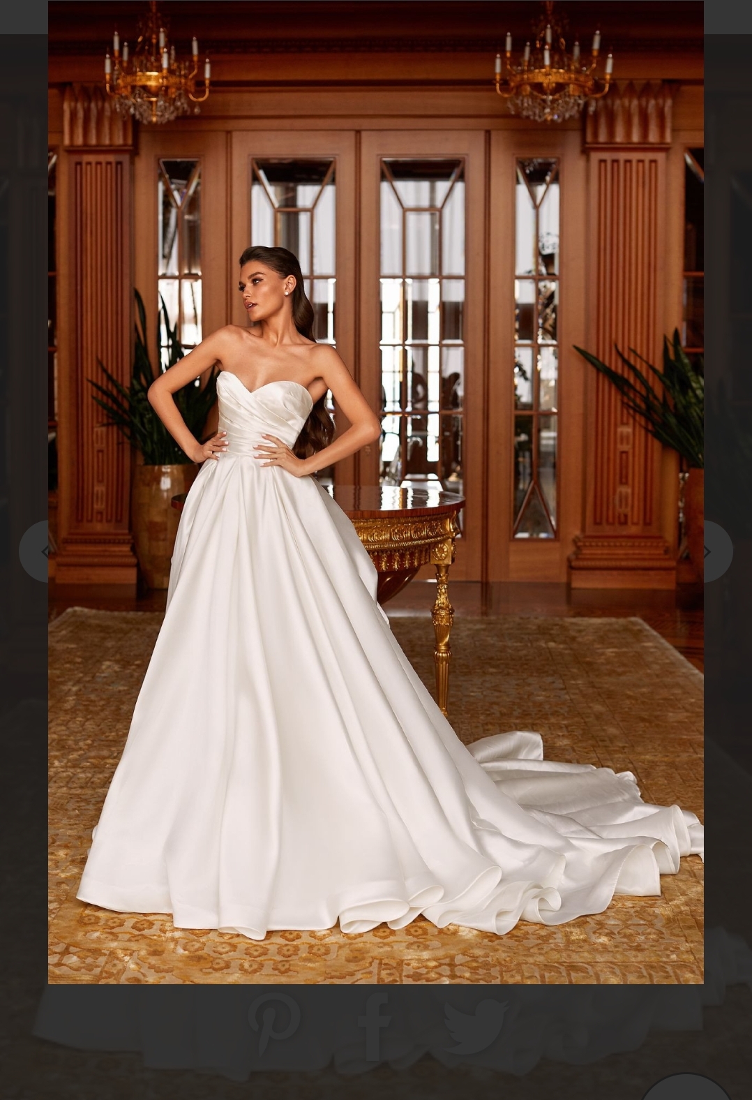 Dignity brudekjole glat silke stropløs