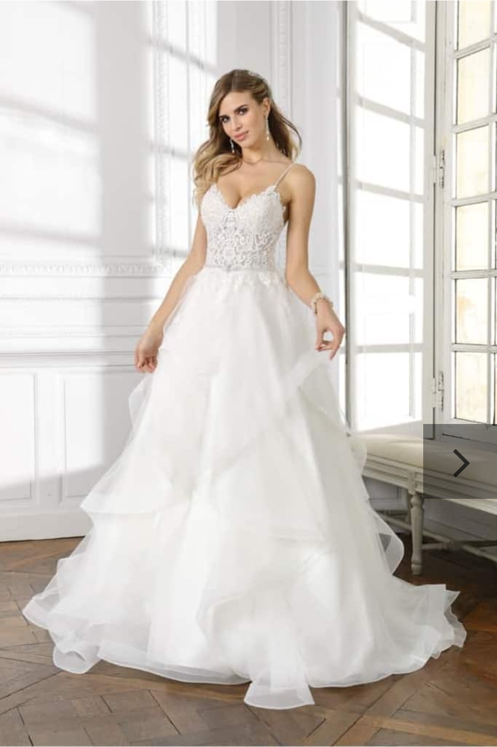 Svane brudekjole med stor skørt 