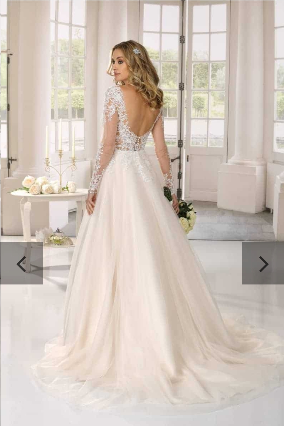 Romantisk brudekjole med lidt farve 