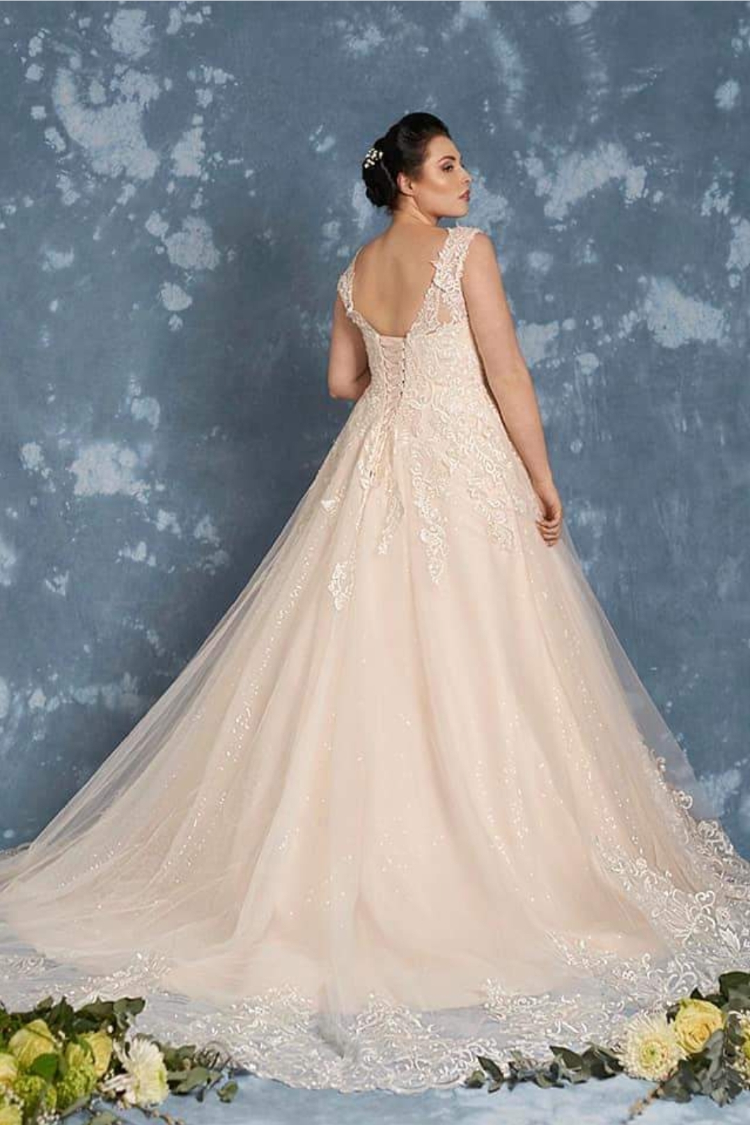 April brudekjole store størrelser 70