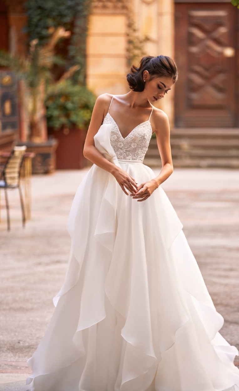 Aline fra Daria K brudekjole stor skørt