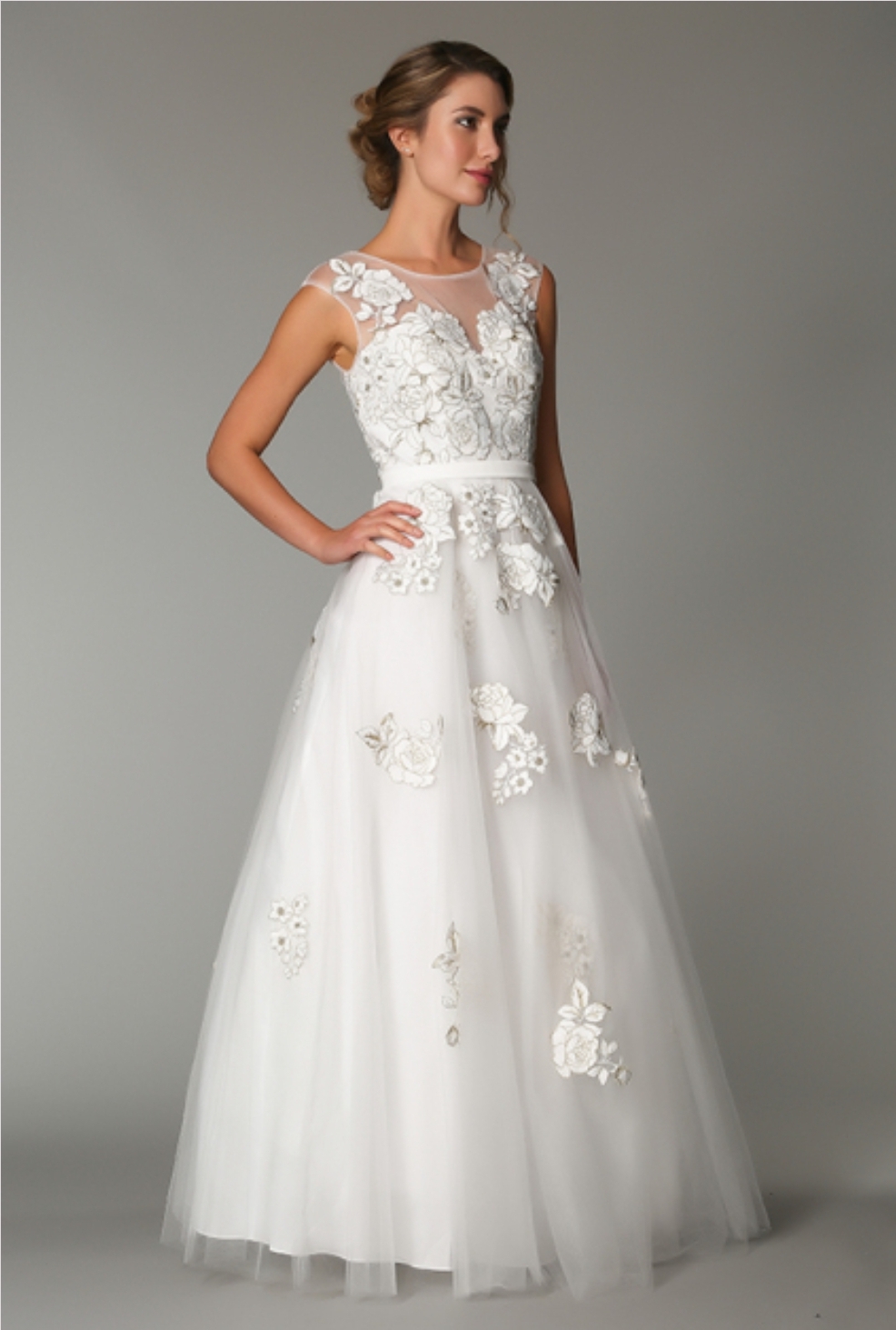 Enkel brudekjole i fersken farve a Line med 3 d blomster