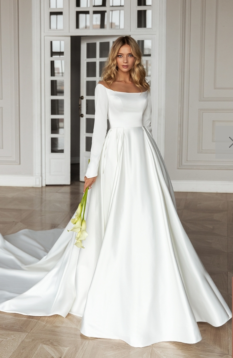 Brudekjole glat med ærmer