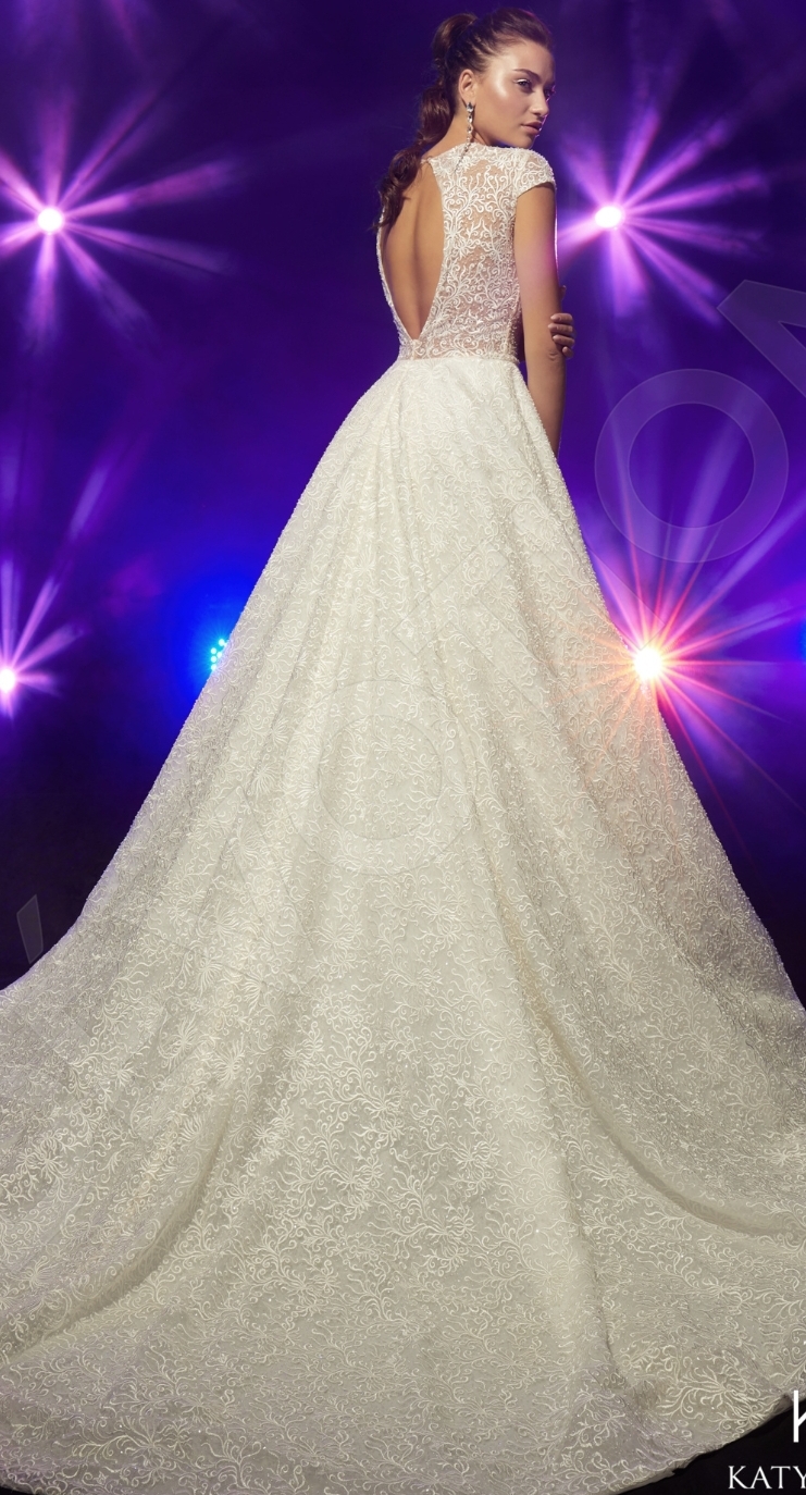 Eva brudekjole med høj hals og ærme 