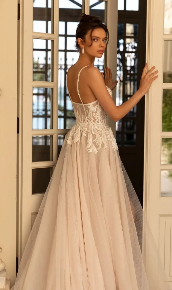 Ferantura brudekjole med strop 