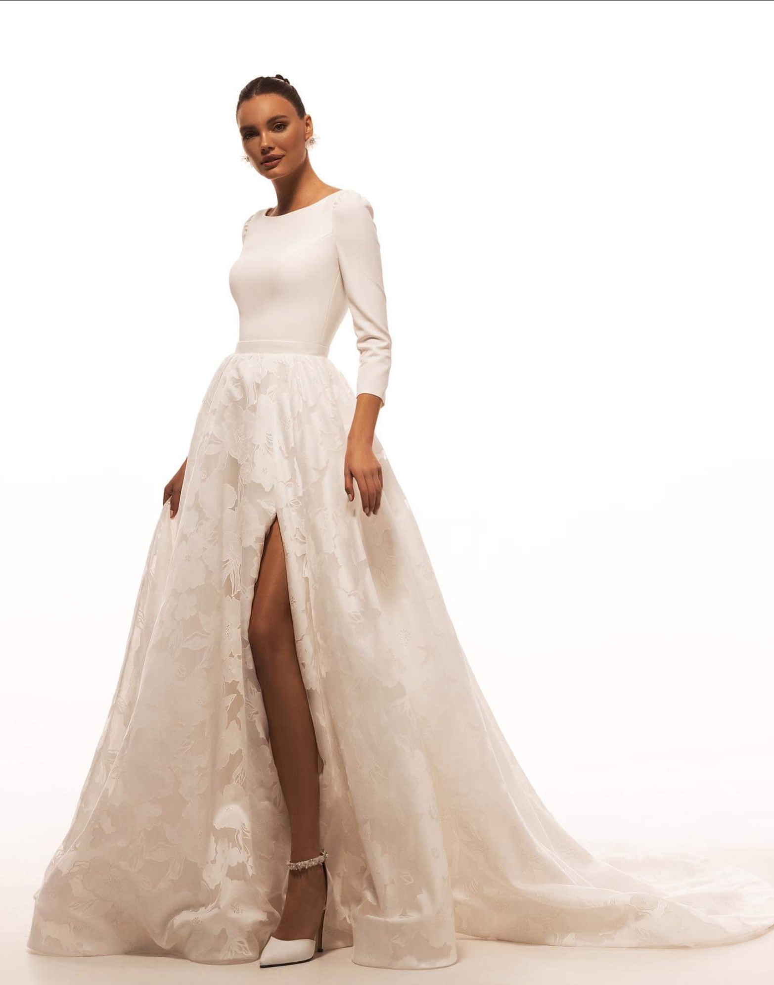 Katy Corso brudekjole med glat overdel og skørt