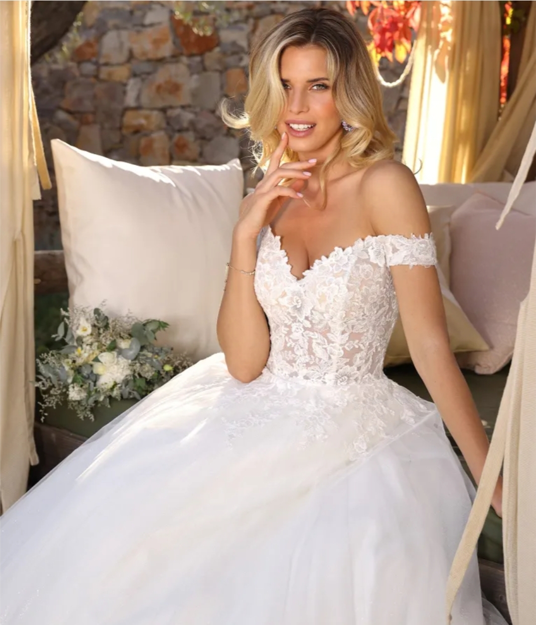 Lora /Ada brudekjole med glimmer 