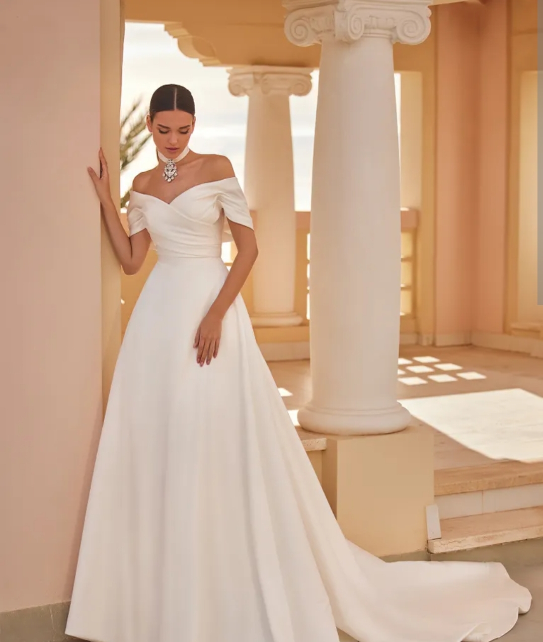 Orianne brudekjole med slæb