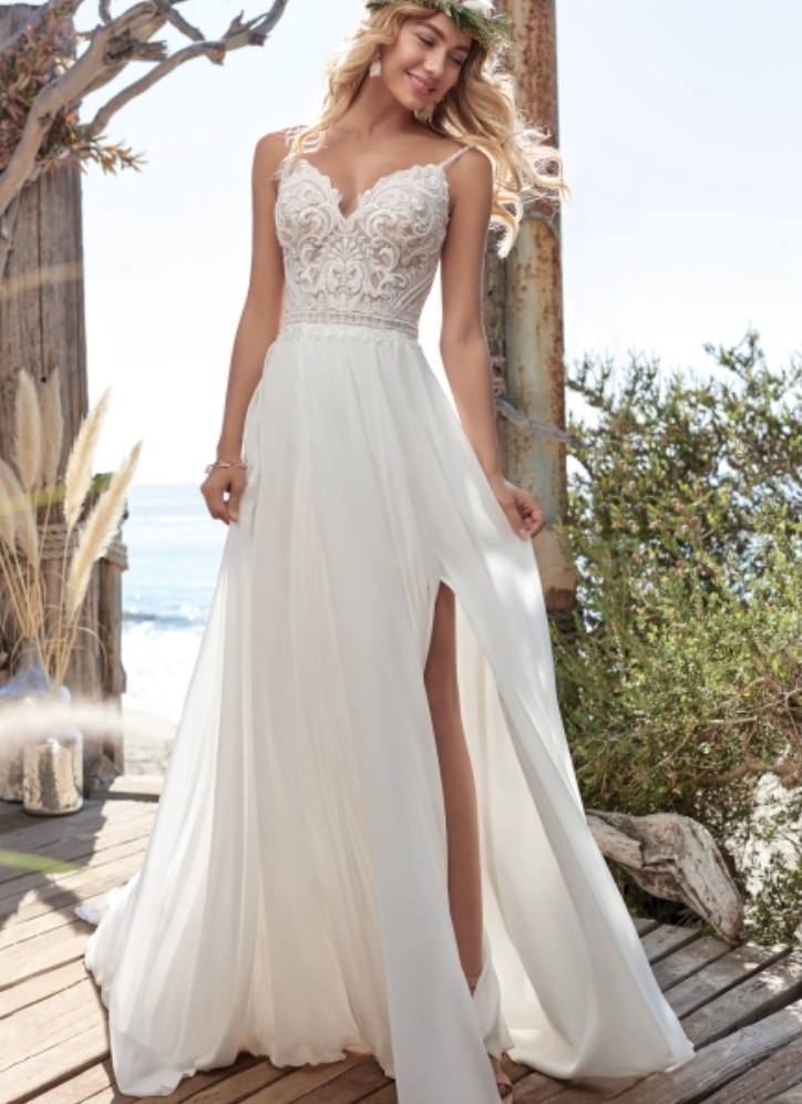 Brudekjole med strop og glimmer