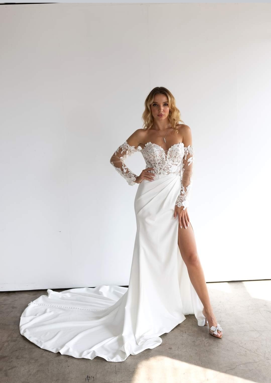 Brudekjole  med slids 