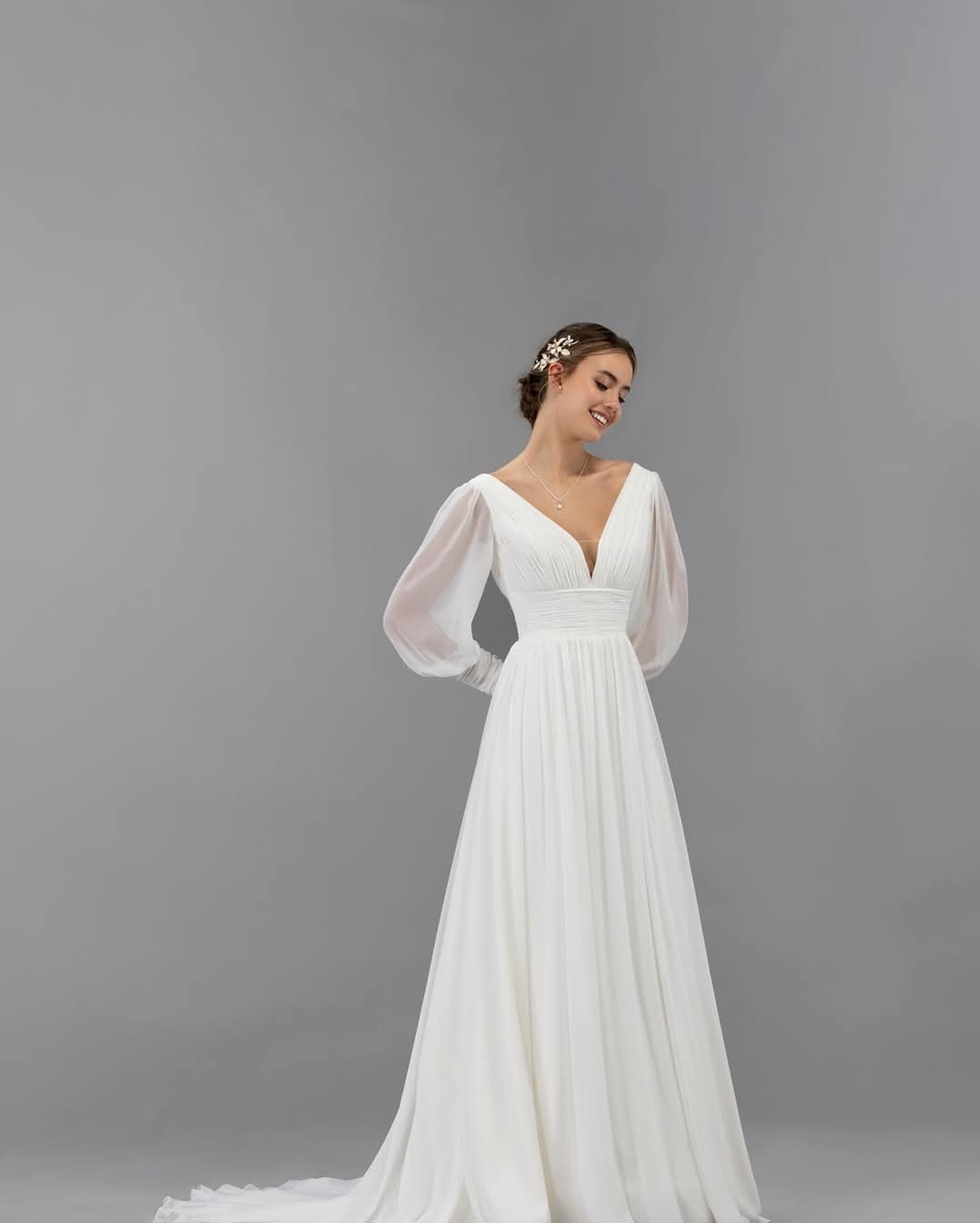 Brudekjole med lange ærmer enkel