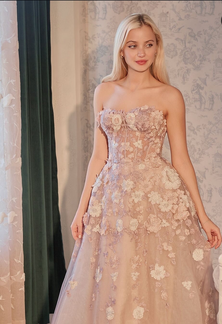 Brudekjole med blomster 