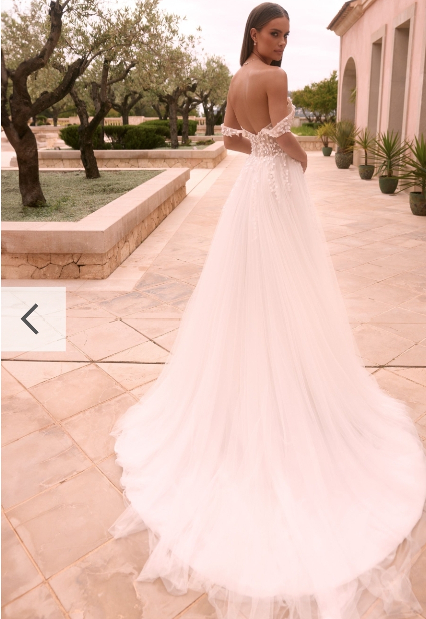 Ronja brudekjoler med strop 