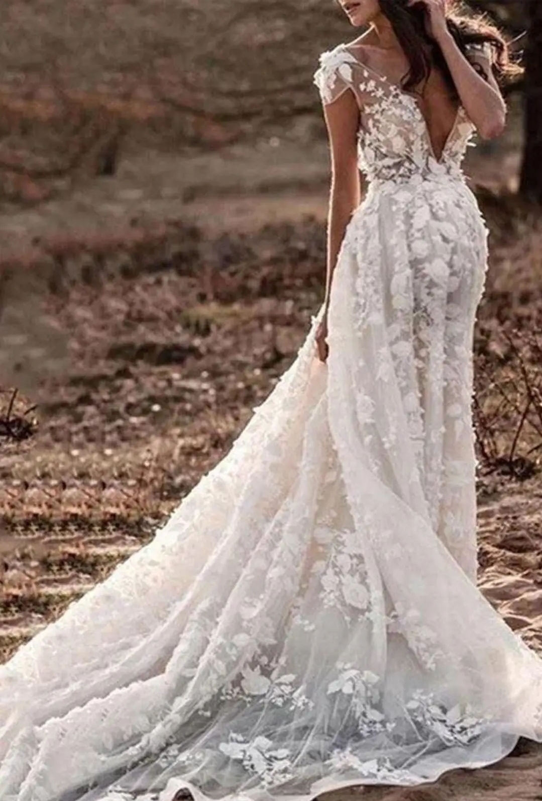 Graviditets brudekjole med blonde og ærmer 