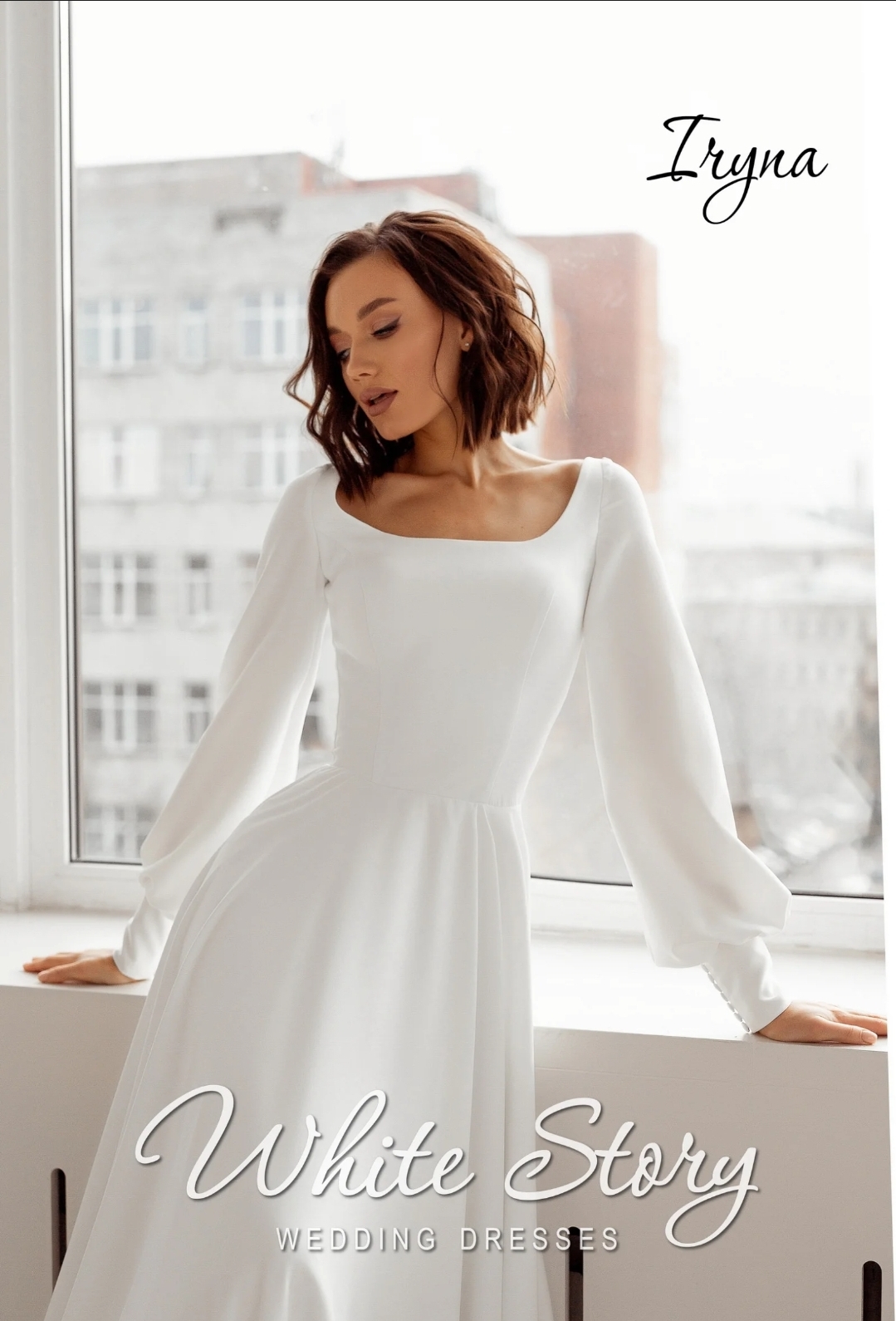 Enkel brudekjole med ærmer lange Iryna