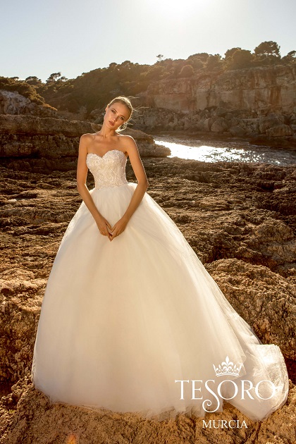 Murcia brudekjole med blonder stropløs og med glimmer