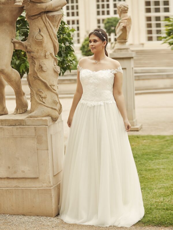 Nesta brudekjole plus størrelser