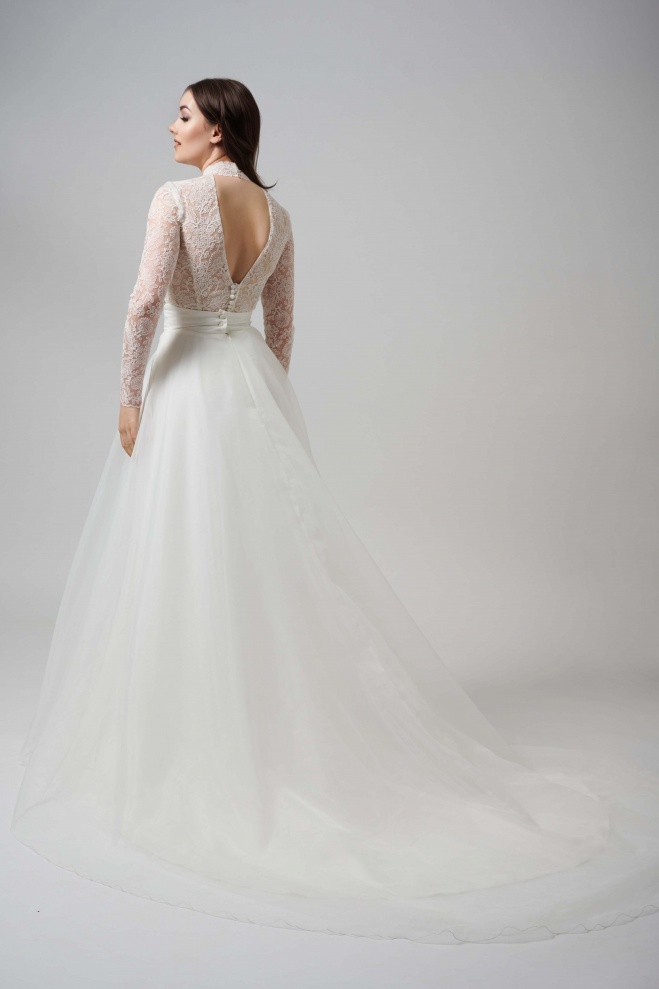 Høj Hals Brudekjole med let skørt Eva Lendel