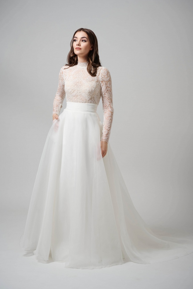 Høj Hals Brudekjole med let skørt Eva Lendel