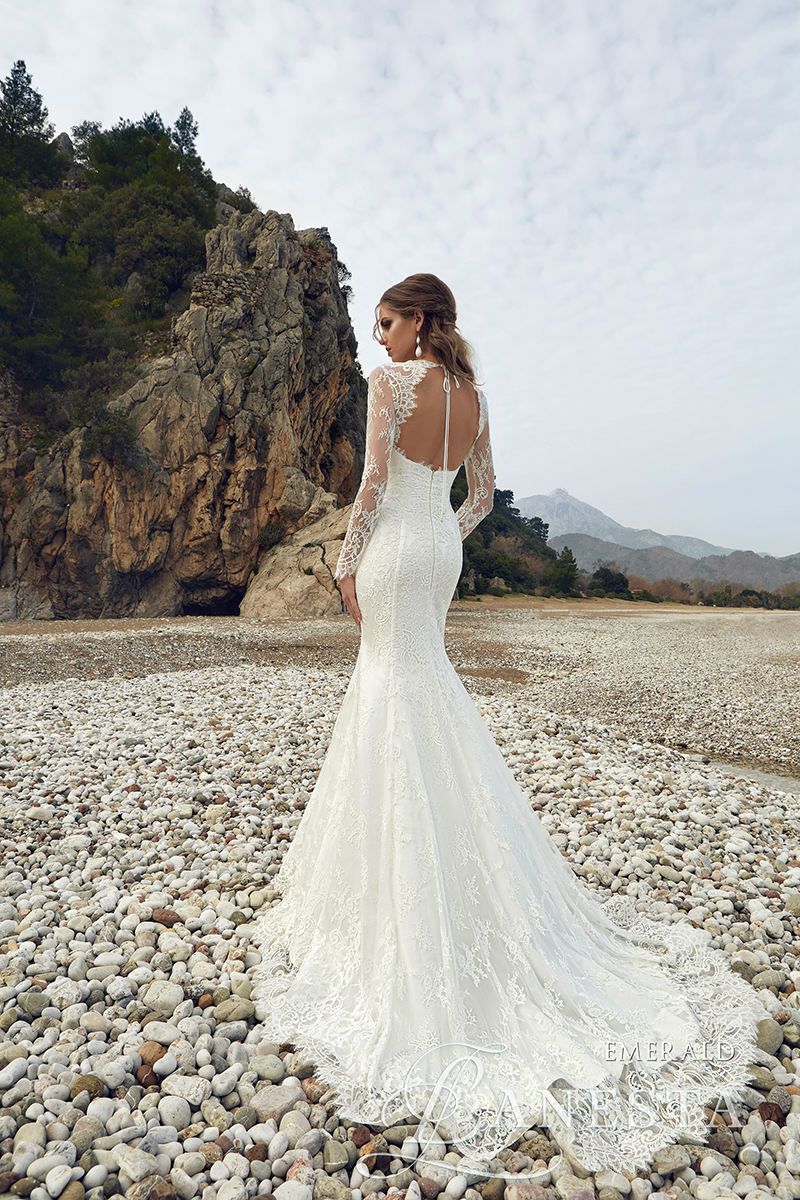 Emerald brudekjole med lange ærmer og blonder 