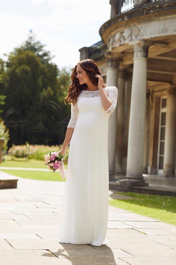 Lucia brudekjoel til gravide med blonder og ærmer