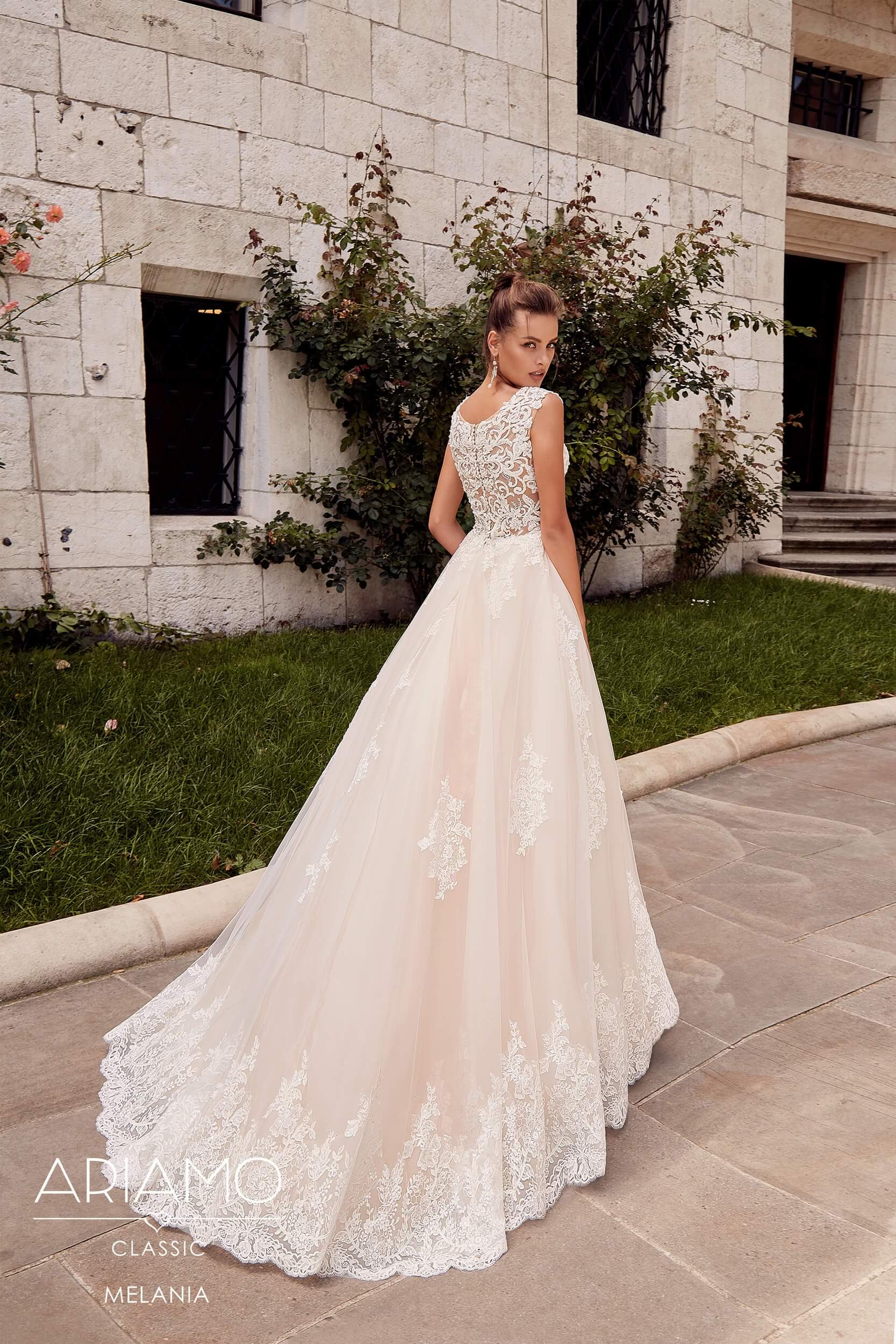 Melania vintage brudekjole med blonde kant