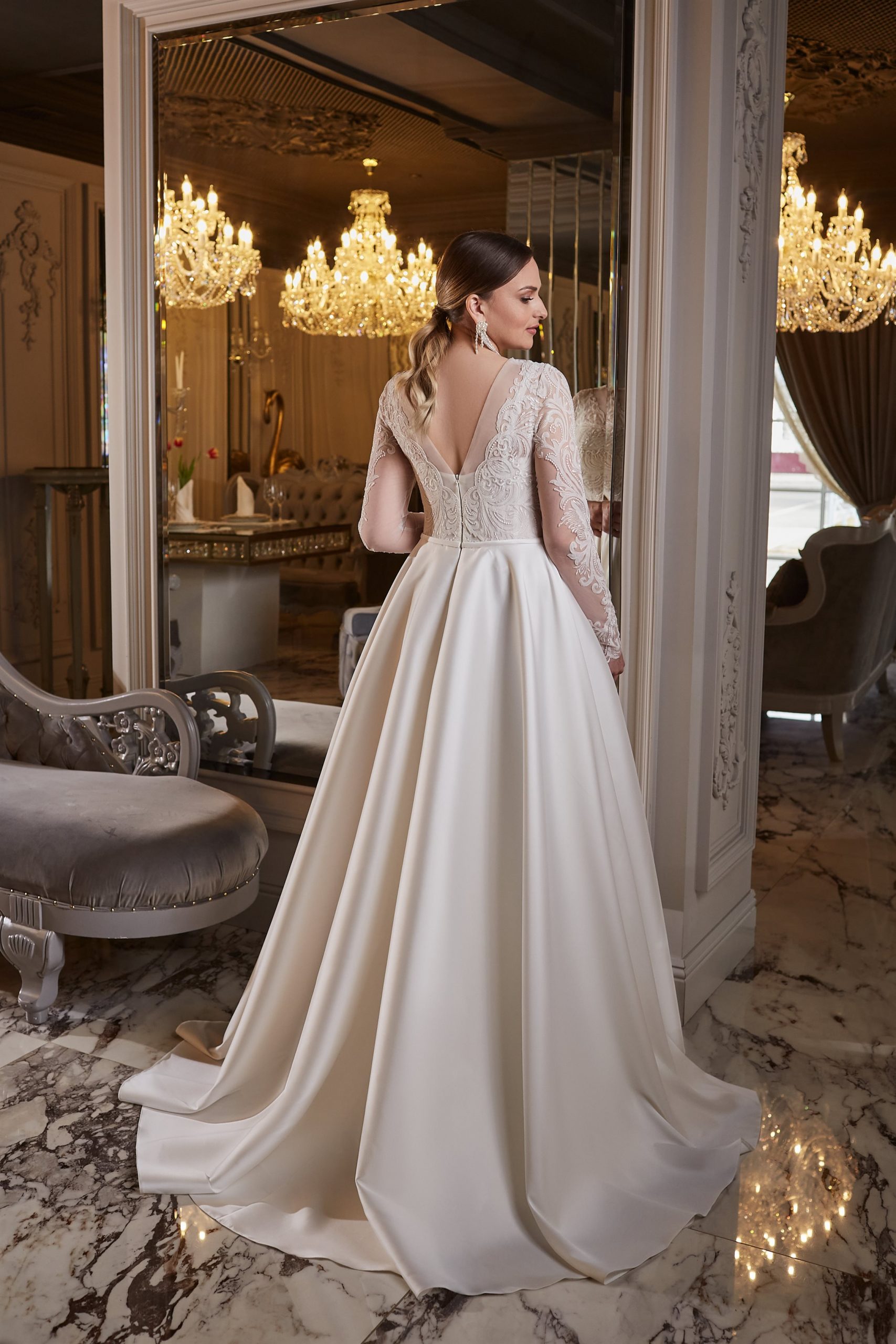 Gellena Noel brudekjole med ærme og kort lang